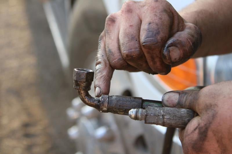 Why Do My Hydraulic Hoses Keep Failing?