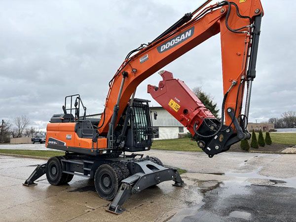 Doosan material handler with attachment