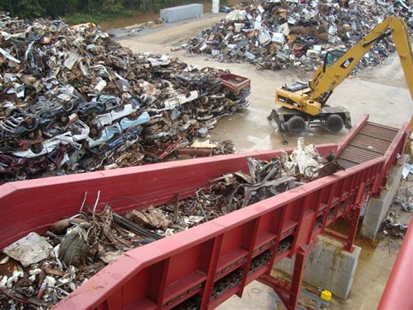 Shredder conveyor and material handler