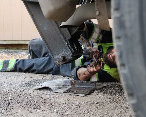 mobile hose repair technition